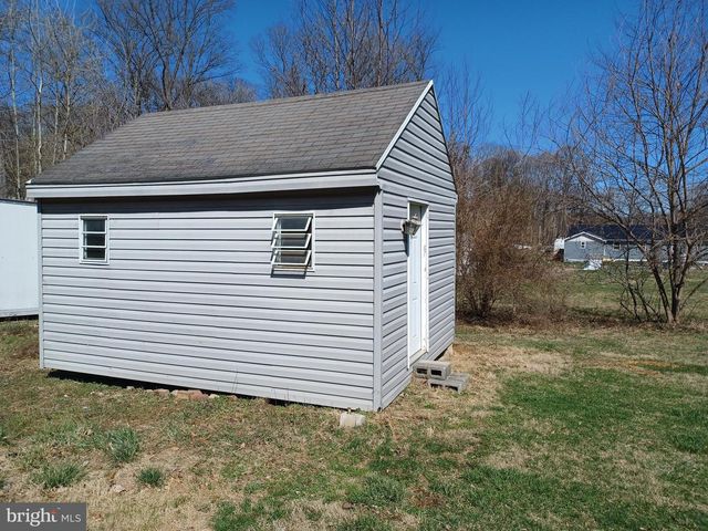 740 EMERSON DR, Falling Waters, WV 25419