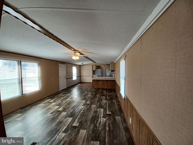 740 EMERSON DR, Falling Waters, WV 25419