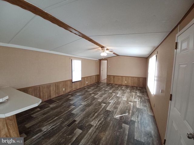 740 EMERSON DR, Falling Waters, WV 25419