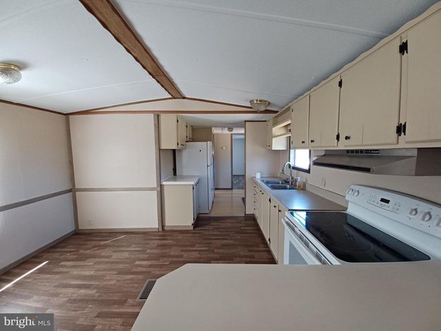 740 EMERSON DR, Falling Waters, WV 25419