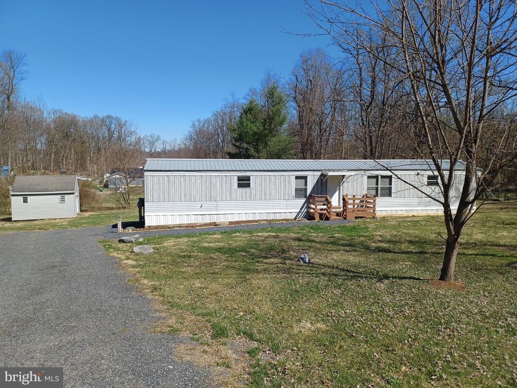 740 EMERSON DR, Falling Waters, WV 25419