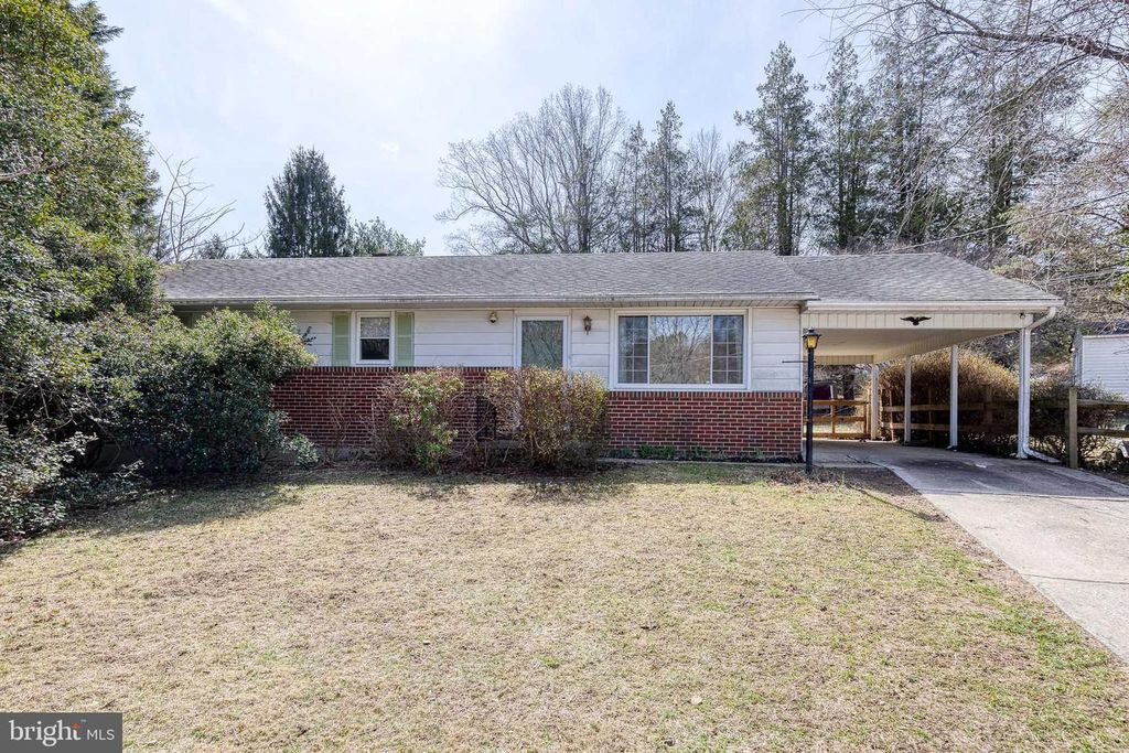 2905 KNOLL ACRES DR, Baltimore, MD 21234