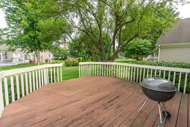2157 N Lake Shore Circle, Arlington Heights, IL 60004