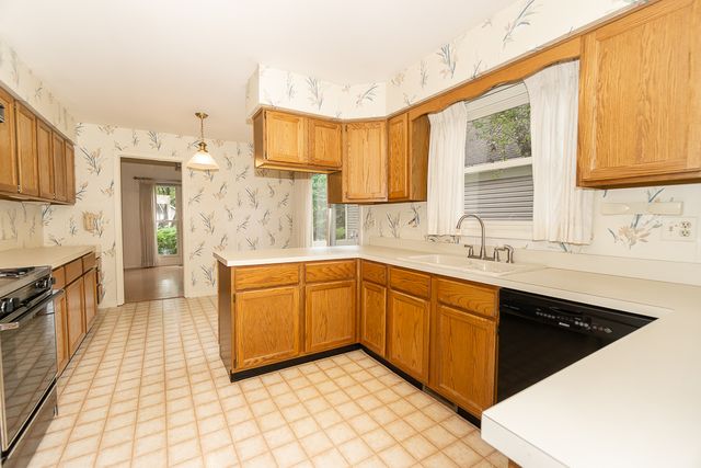 2157 N Lake Shore Circle, Arlington Heights, IL 60004