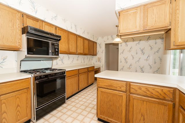 2157 N Lake Shore Circle, Arlington Heights, IL 60004