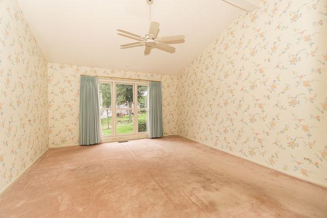 2157 N Lake Shore Circle, Arlington Heights, IL 60004