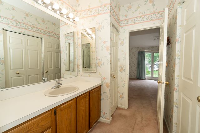 2157 N Lake Shore Circle, Arlington Heights, IL 60004