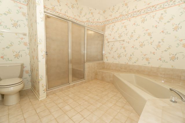 2157 N Lake Shore Circle, Arlington Heights, IL 60004