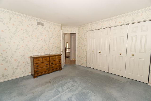 2157 N Lake Shore Circle, Arlington Heights, IL 60004