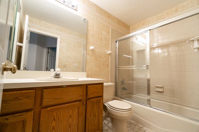 2157 N Lake Shore Circle, Arlington Heights, IL 60004