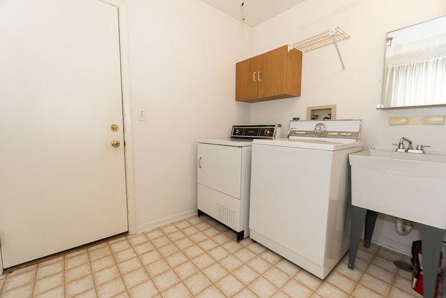 2157 N Lake Shore Circle, Arlington Heights, IL 60004