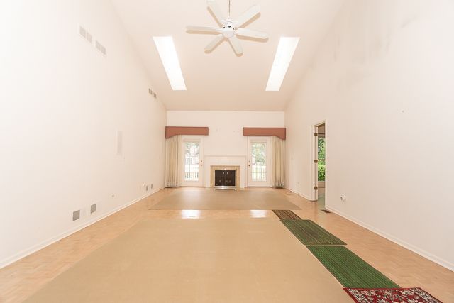2157 N Lake Shore Circle, Arlington Heights, IL 60004