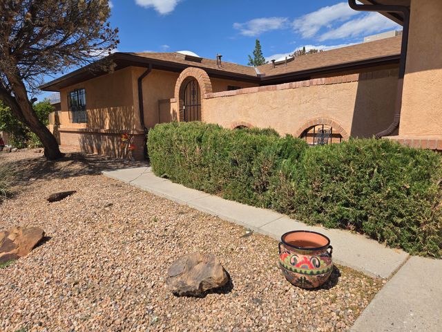 2830 CASA DEL NORTE Drive NE, Albuquerque, NM 87112