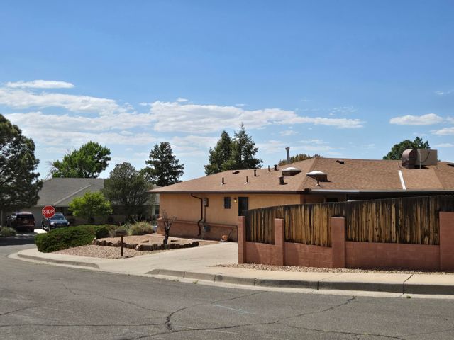 2830 CASA DEL NORTE Drive NE, Albuquerque, NM 87112