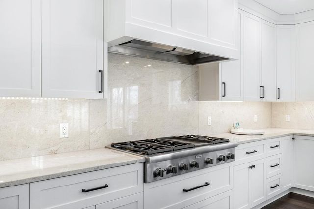 925 Minnesota Lane N, Plymouth, MN 55447