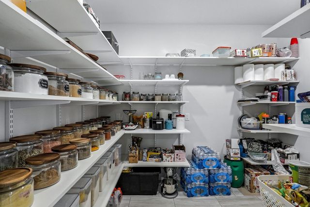 925 Minnesota Lane N, Plymouth, MN 55447