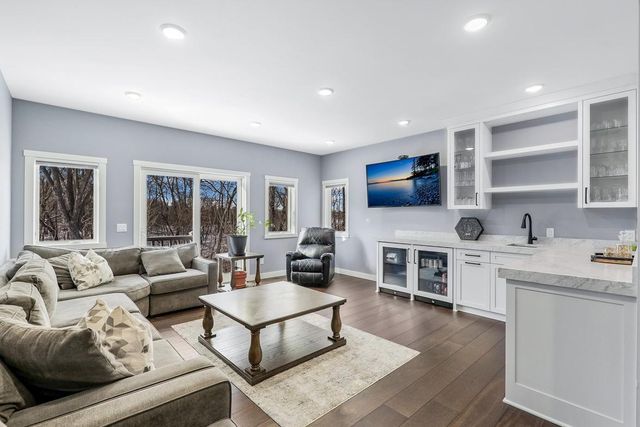 925 Minnesota Lane N, Plymouth, MN 55447