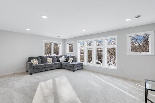 925 Minnesota Lane N, Plymouth, MN 55447