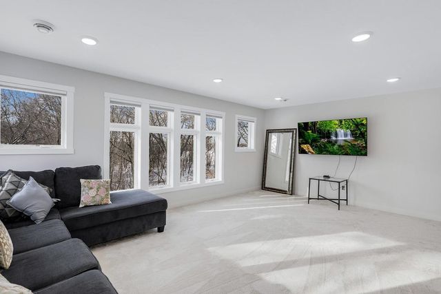 925 Minnesota Lane N, Plymouth, MN 55447