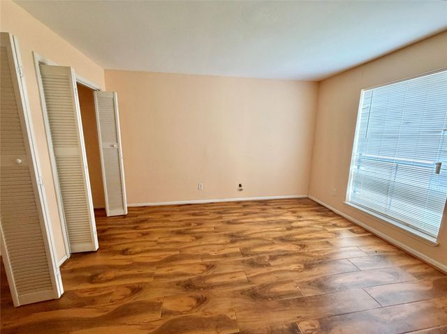 8431 Hearth Unit 24 Drive, Houston, TX 77054