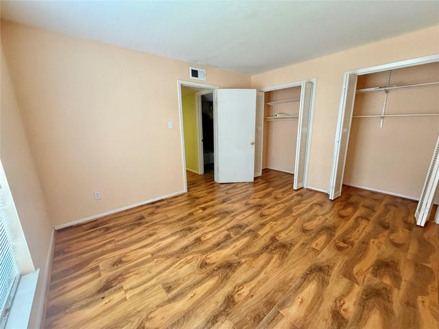 8431 Hearth Unit 24 Drive, Houston, TX 77054