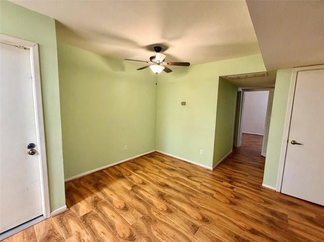 8431 Hearth Unit 24 Drive, Houston, TX 77054