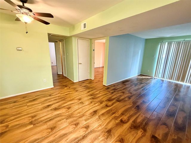 8431 Hearth Unit 24 Drive, Houston, TX 77054