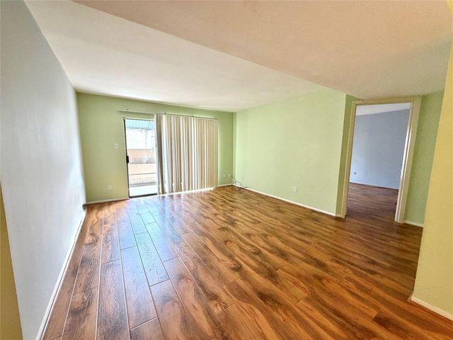 8431 Hearth Unit 24 Drive, Houston, TX 77054