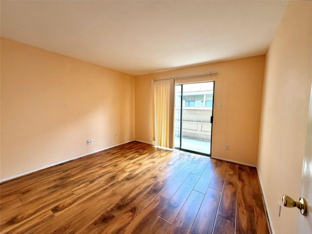 8431 Hearth Unit 24 Drive, Houston, TX 77054