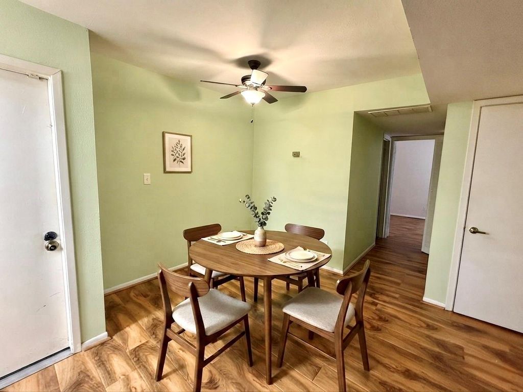 8431 Hearth Unit 24 Drive, Houston, TX 77054