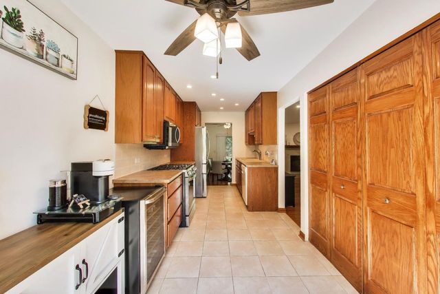 601 Country Lane, Des Plaines, IL 60016