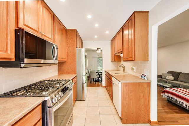 601 Country Lane, Des Plaines, IL 60016