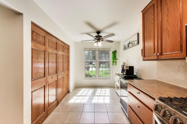 601 Country Lane, Des Plaines, IL 60016