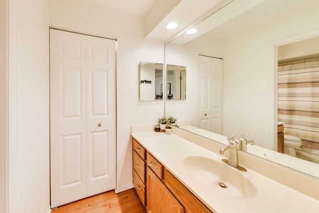 601 Country Lane, Des Plaines, IL 60016