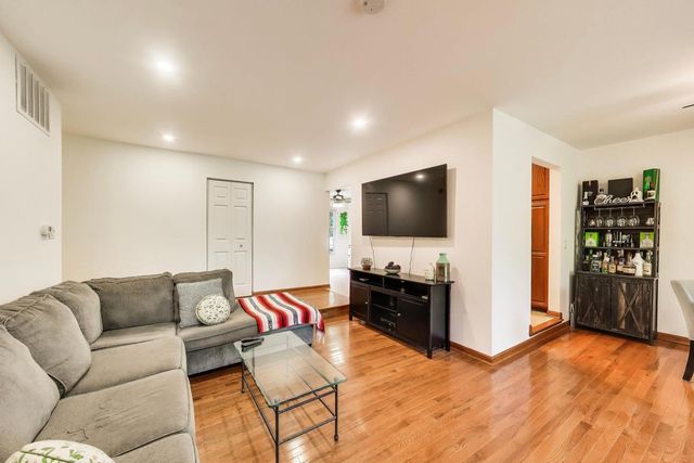 601 Country Lane, Des Plaines, IL 60016