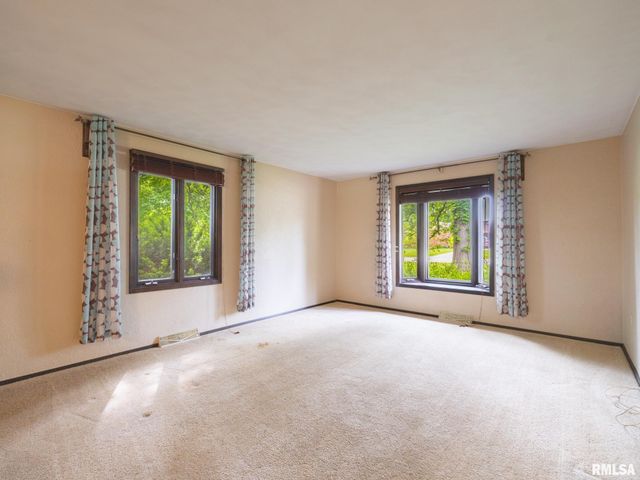 244 WHISPERING OAKS Drive, Germantown Hills, IL 61548