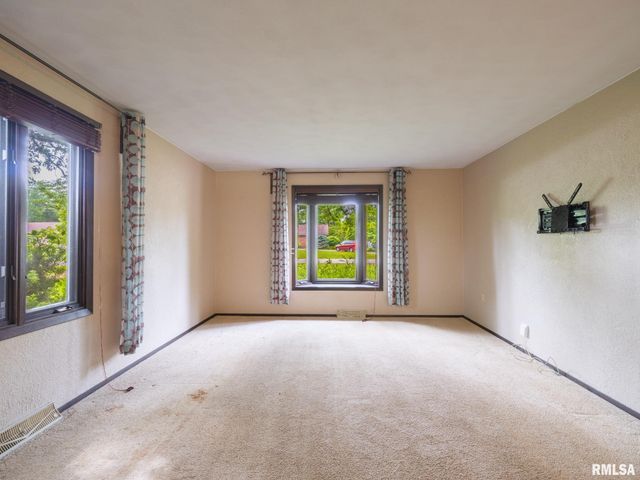 244 WHISPERING OAKS Drive, Germantown Hills, IL 61548