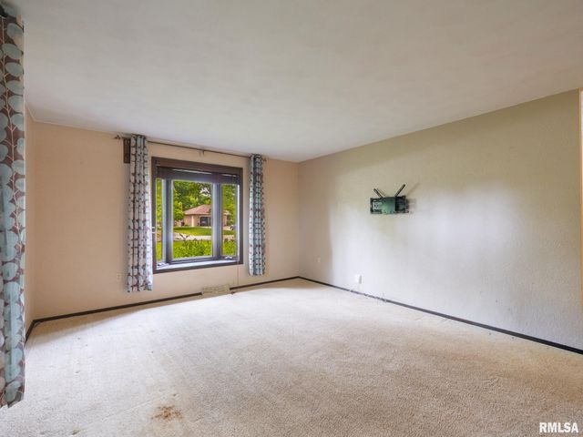 244 WHISPERING OAKS Drive, Germantown Hills, IL 61548