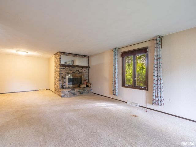 244 WHISPERING OAKS Drive, Germantown Hills, IL 61548