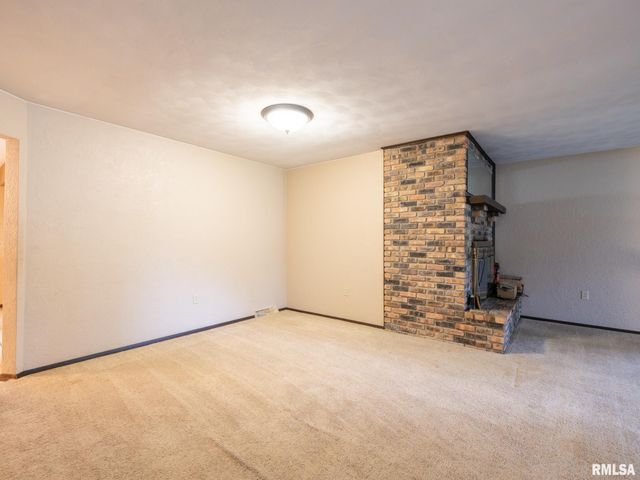 244 WHISPERING OAKS Drive, Germantown Hills, IL 61548