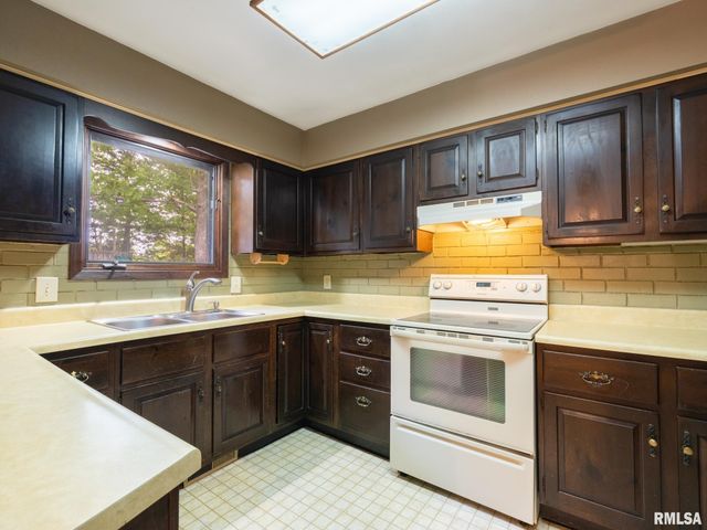 244 WHISPERING OAKS Drive, Germantown Hills, IL 61548