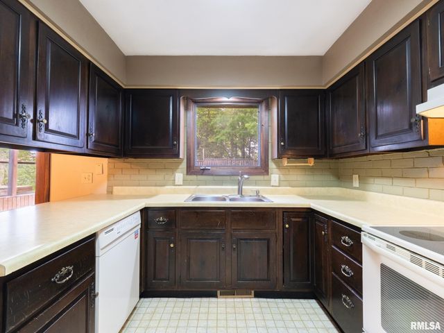 244 WHISPERING OAKS Drive, Germantown Hills, IL 61548