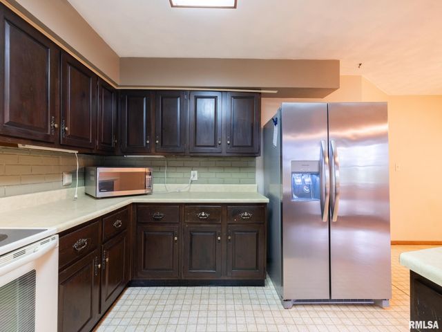 244 WHISPERING OAKS Drive, Germantown Hills, IL 61548