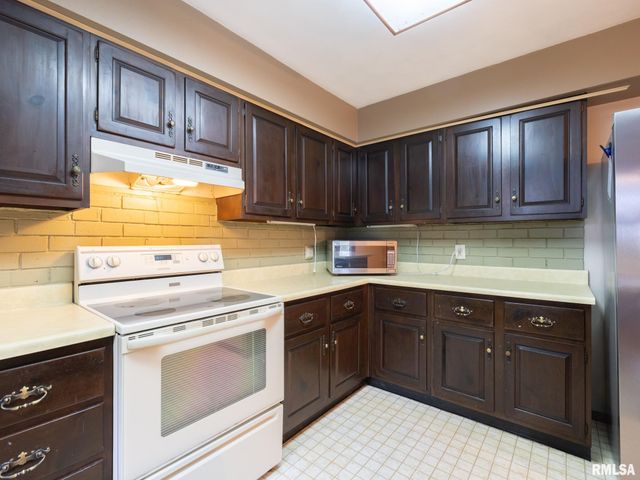 244 WHISPERING OAKS Drive, Germantown Hills, IL 61548