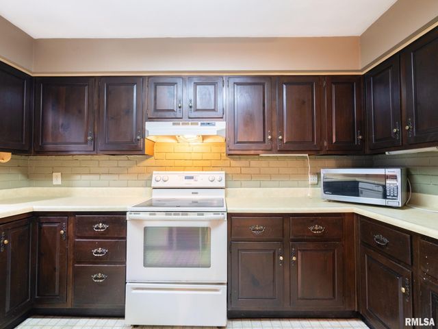 244 WHISPERING OAKS Drive, Germantown Hills, IL 61548