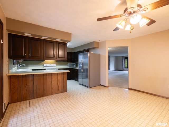 244 WHISPERING OAKS Drive, Germantown Hills, IL 61548
