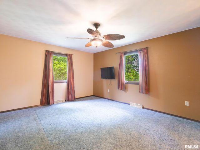 244 WHISPERING OAKS Drive, Germantown Hills, IL 61548