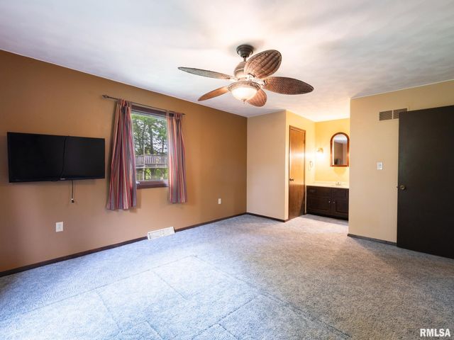 244 WHISPERING OAKS Drive, Germantown Hills, IL 61548
