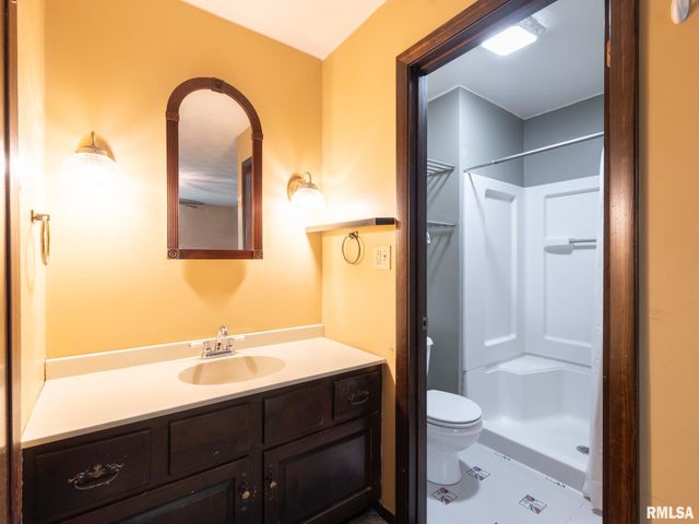 244 WHISPERING OAKS Drive, Germantown Hills, IL 61548