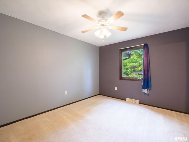 244 WHISPERING OAKS Drive, Germantown Hills, IL 61548